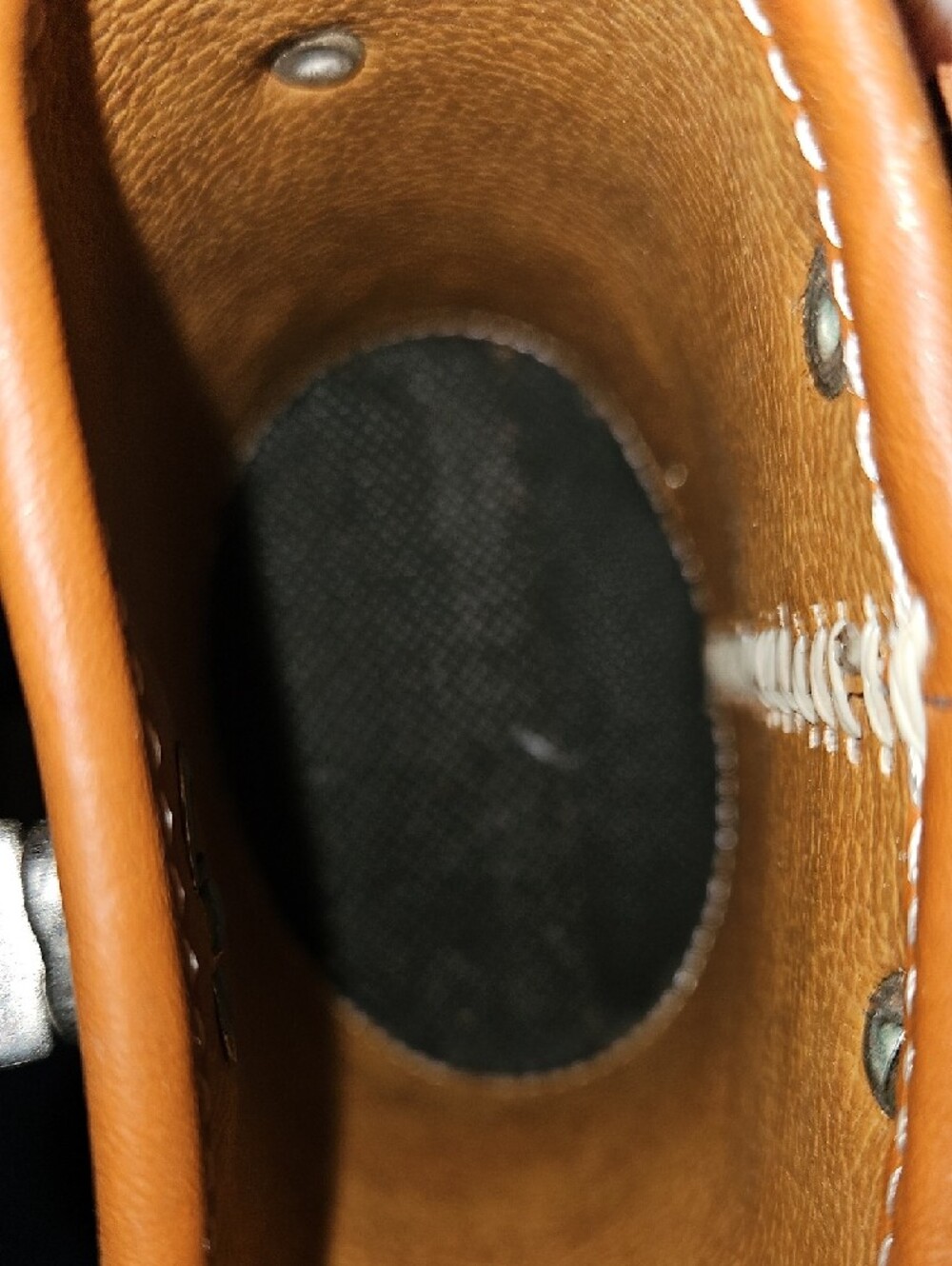 Hand-Painted Tan Leather Crossbody Bag with Turn-Lock Closure - Picture 3 of 5